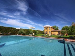 Гостиница Cozy Farmhouse in Cortona with Swimming Pool  Кортона